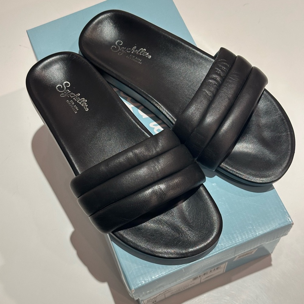Seychelles Padded Black Leather Slide / US 8